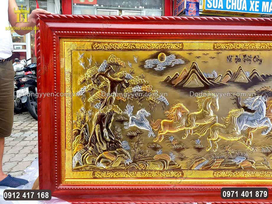 khung tranh bằng gỗ tự nhi&ecirc;n chạm hoa văn bện thừng